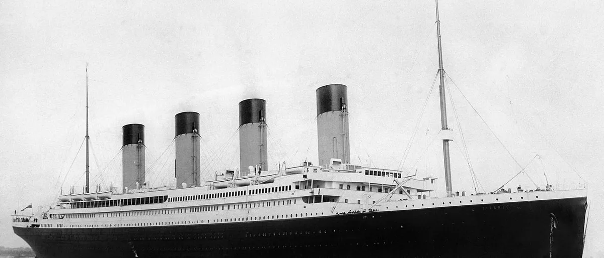 Titanik napušta luku u Sautemptonu 10. aprila 1912. godine