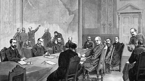 Crtež sa Berlinske konferencije 1884. godine — evropski diplomati oko velike mape Afrike