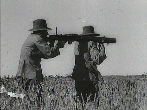 Australijski vojnici sa Luisovim mitraljezom tokom 'rata protiv emua', 1932.