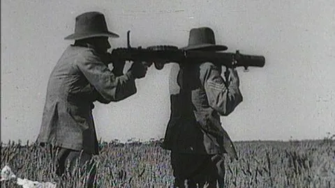 Australijski vojnici sa Luisovim mitraljezom tokom 'rata protiv emua', 1932.