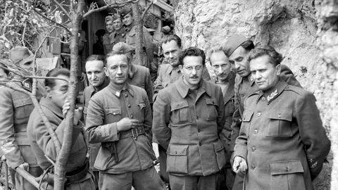 Josip Broz Tito u maršalskoj uniformi tokom Drugog svetskog rata