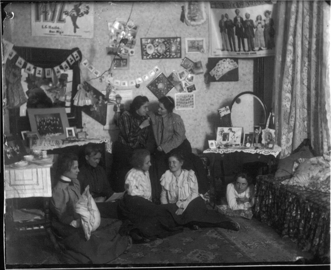 Studenti u sobi jednog oksfordskog koledža, oko 1900. godine